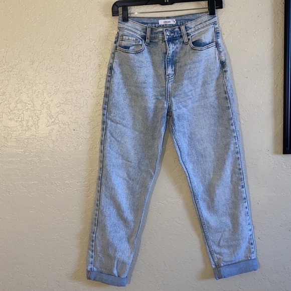 Denim - High Waisted Mom Jeans Size 3